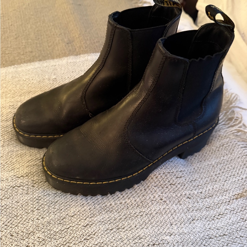 Dr. Martens 2976 Platform Chelsea Boot